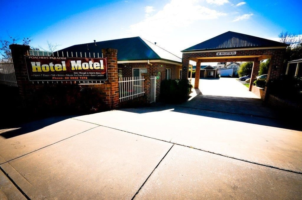 Poachers Paradise Motel 25/34