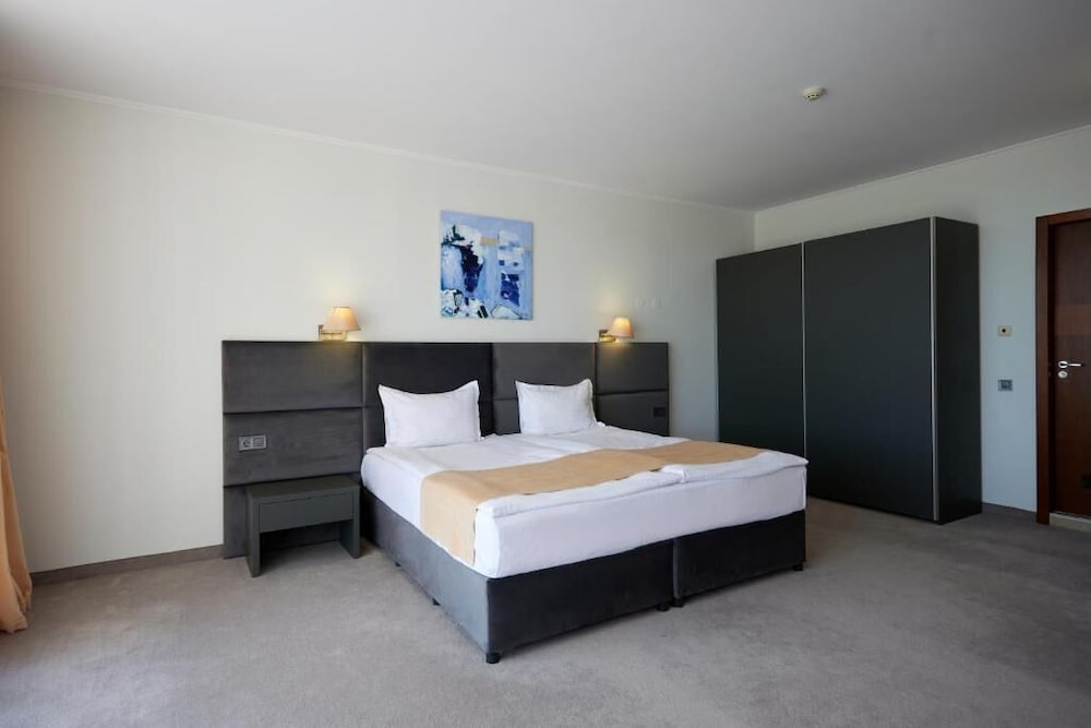 HOTEL CONTINENTAL 9/41