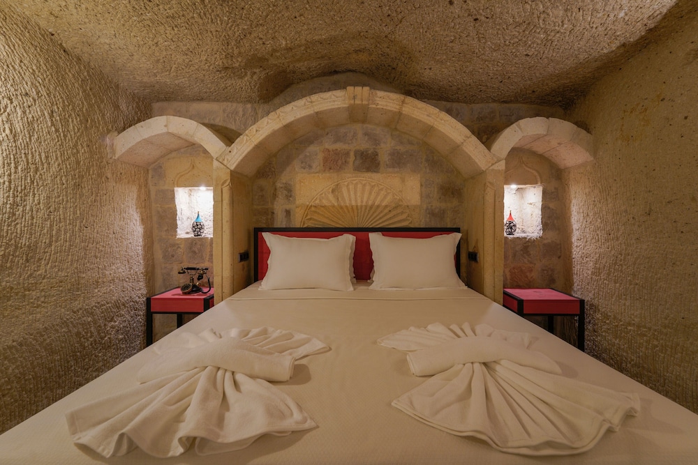 The Niche Cave Hotel +12 Adult 17/50