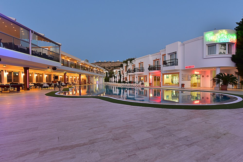 Tropicana Beach Apartments 31/38