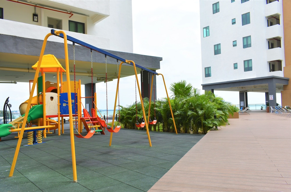 D Wharf Hotel And Serviced Residence 63/71