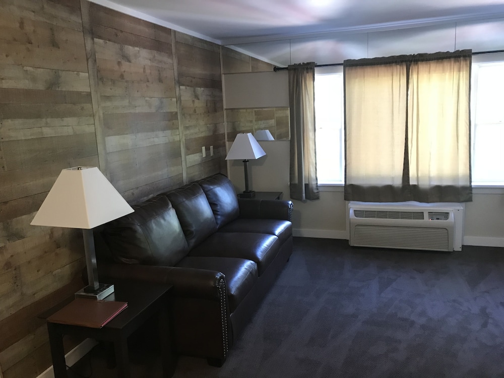 Carriage House Country Club 22/50