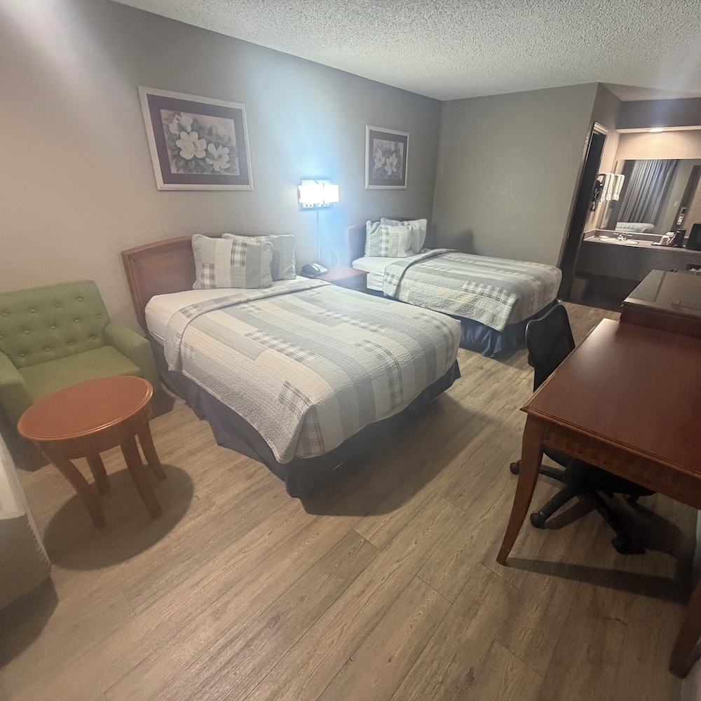 Colonial Inn 17/47