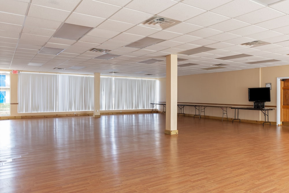 Travelers Place Inn & Suites 42/73