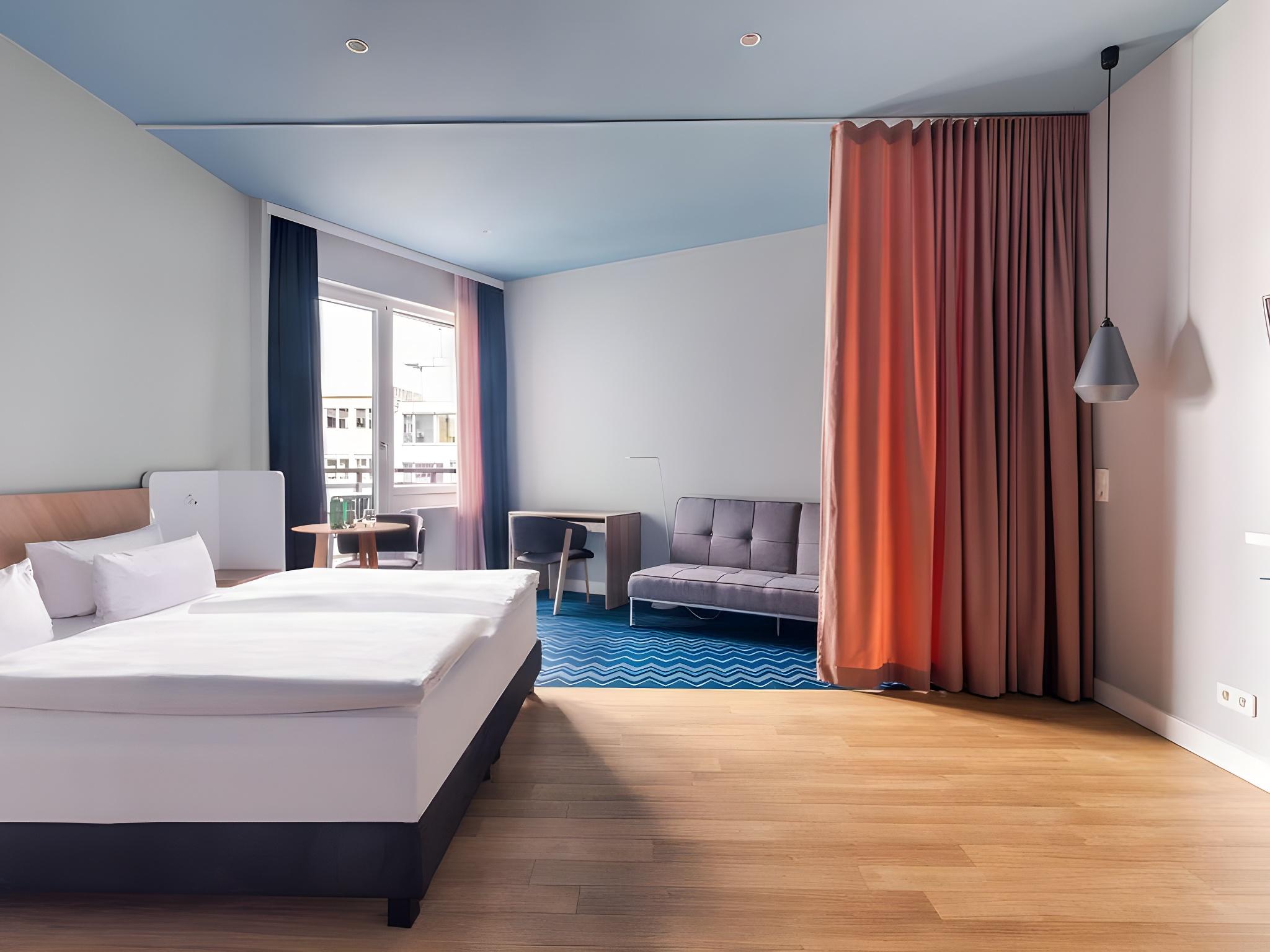 Studio, Sofa, Balcony, Kitchenette, Xl