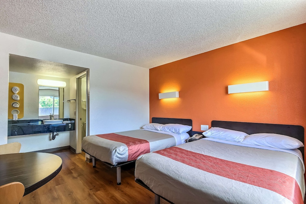 Motel6 Pleasanton, CA 32/63