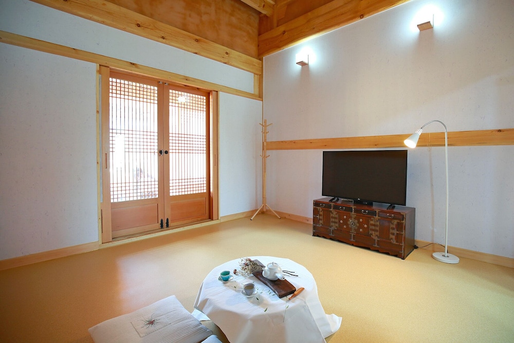 Wiyeonjae Hanok Stay 25/49