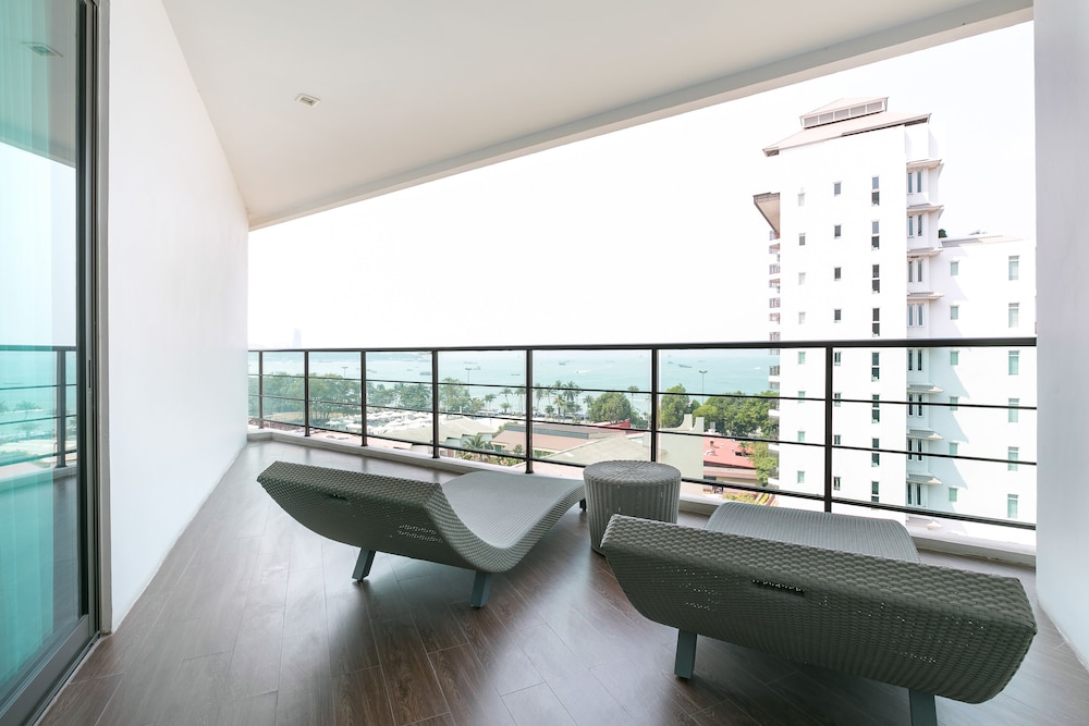 Pattaya Discovery Beach Hotel 7/27
