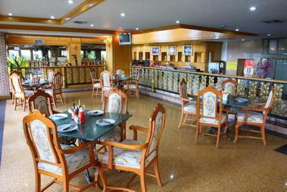 OYO 75466 13 Coins Bang Yai Hotel 18/20
