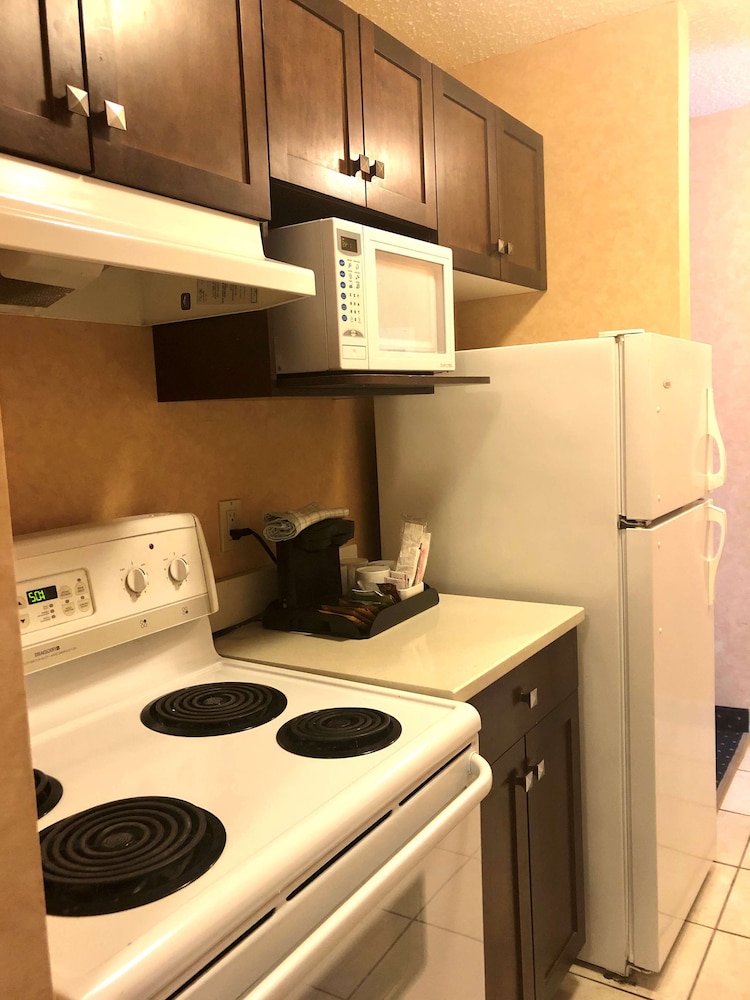 Best Western Plus Suites Downtown 41/42