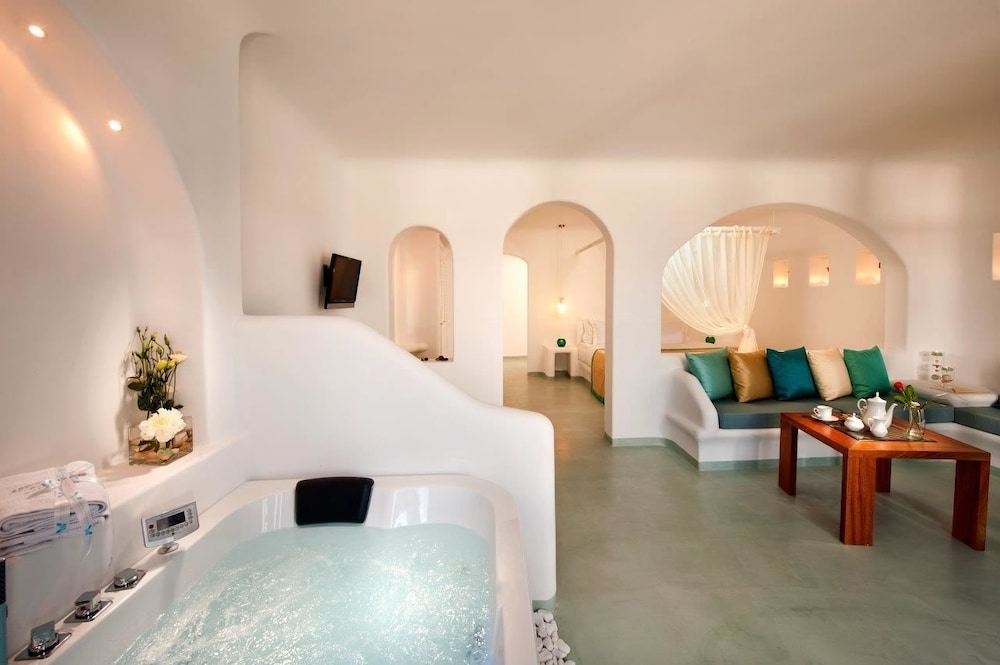 Absolute Bliss Imerovigli Suites 3/63