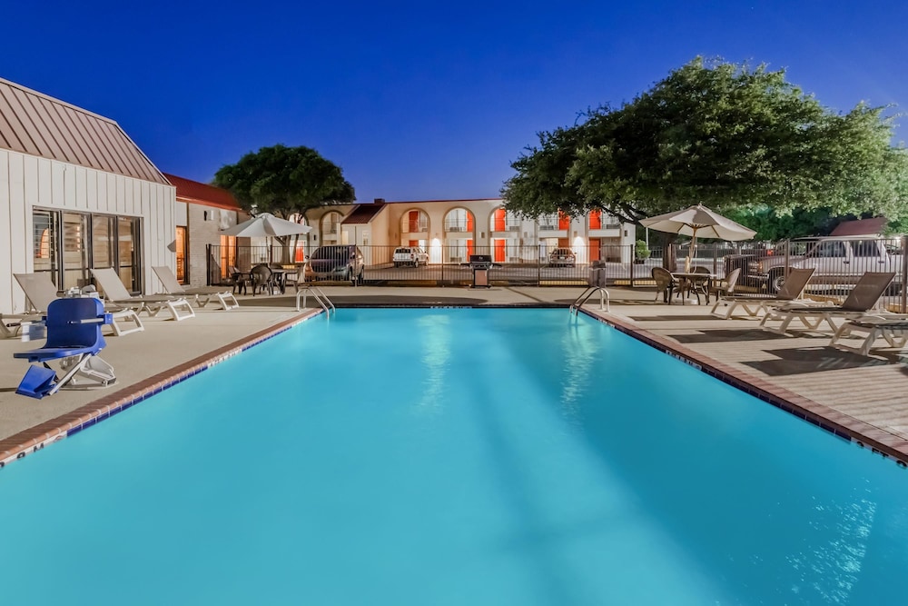 Econo Lodge Sonora, TX 51/60