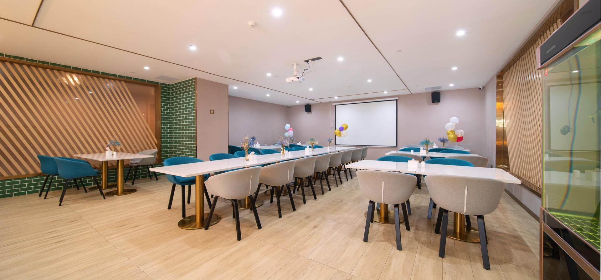 CHEERMAY HOTELS (Guangzhou Shangxiajiu Pedestrian Street Branch) 44/52