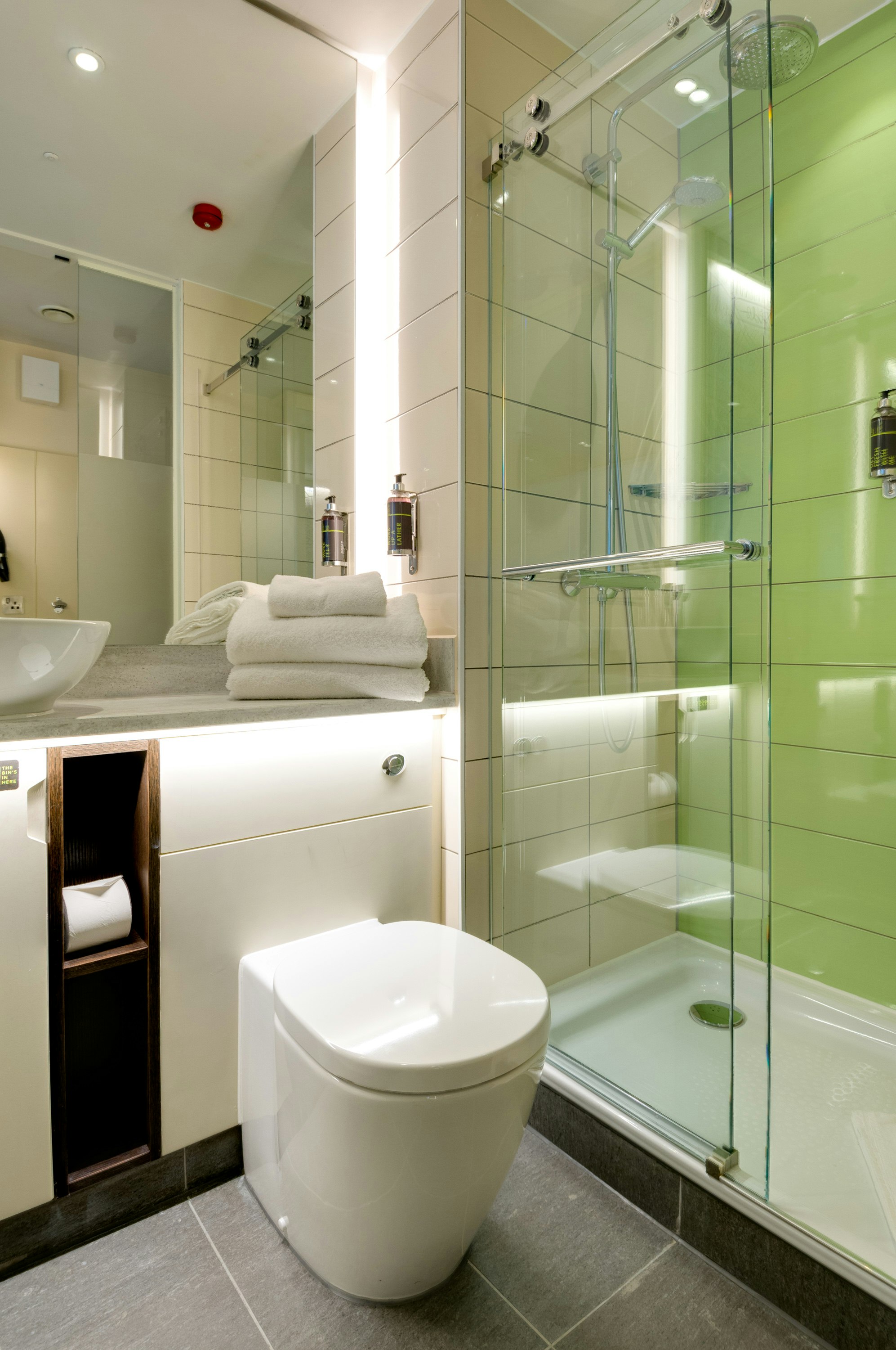 Hub by Premier Inn Edinburgh City Centre (Rose Street) 14/15