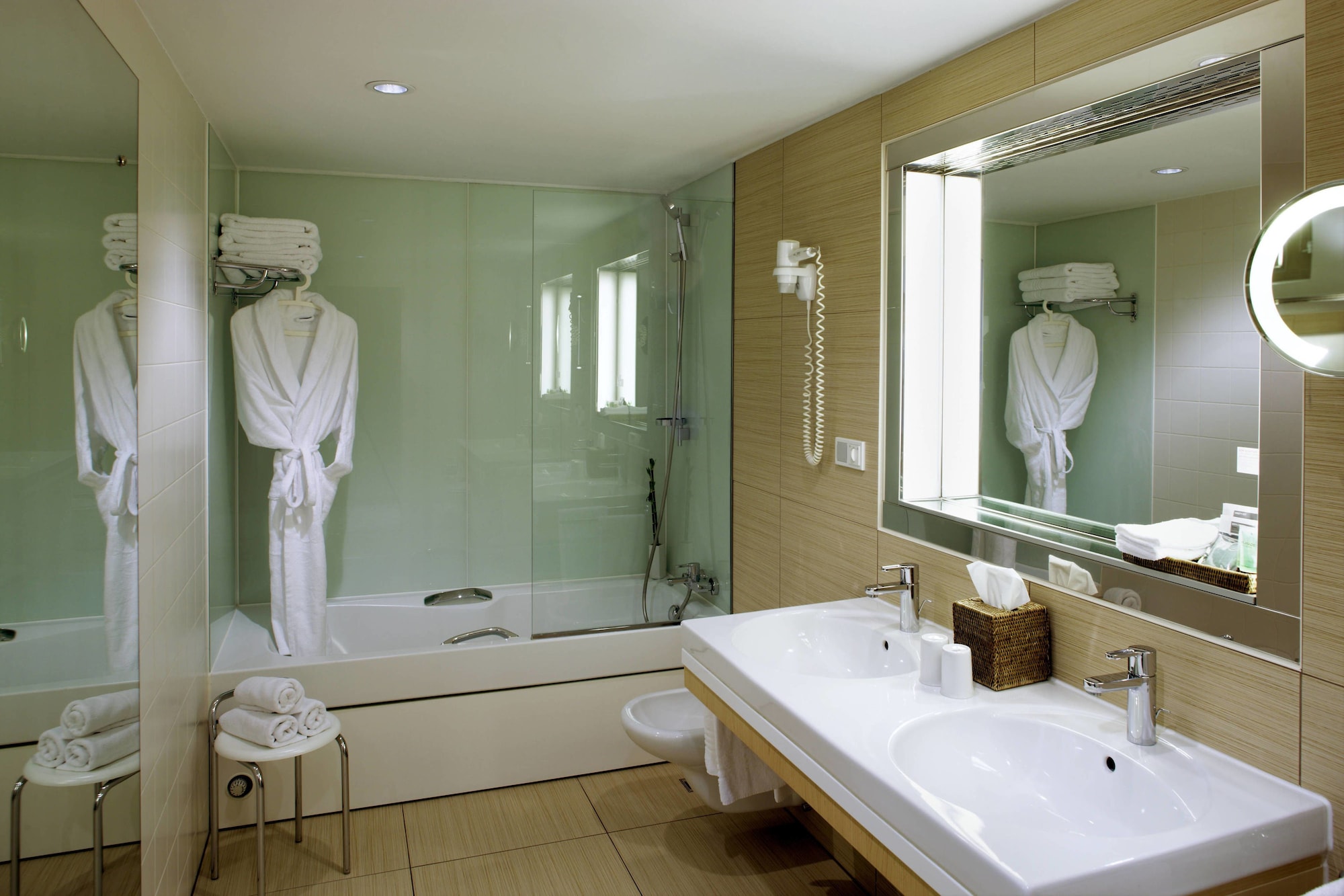 1 Bedroom, Panoramic, Suite, Balcony, SHERATON BERLIN GRAND HOTEL ESPLANADE 2/3