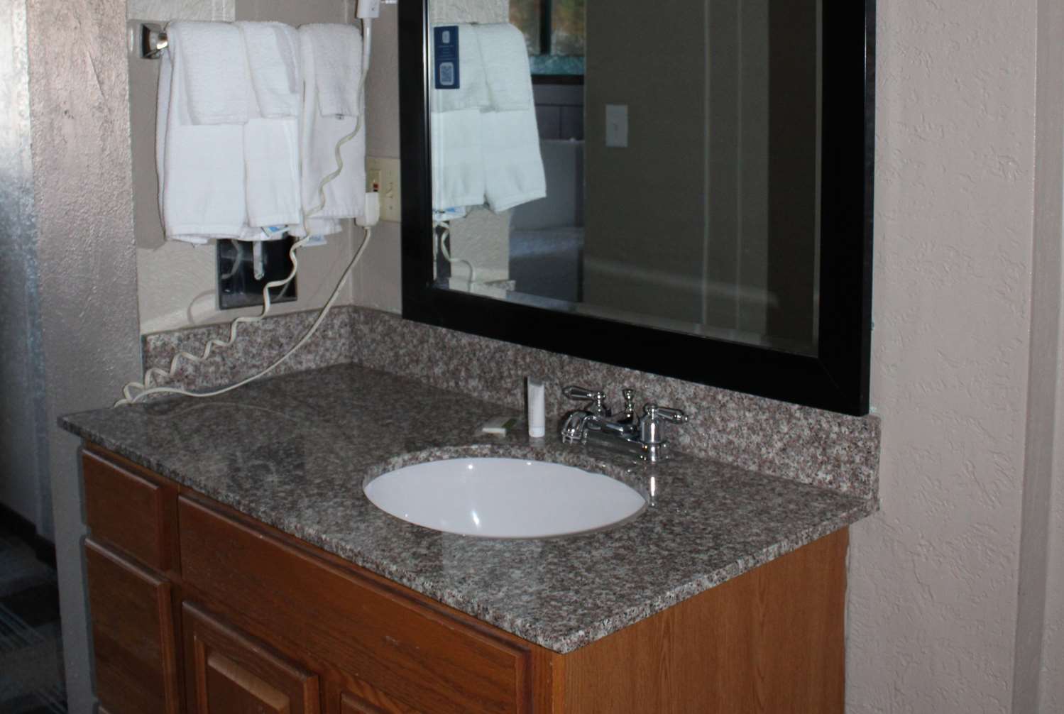 Economy Suites Springfield - I-44 40/43