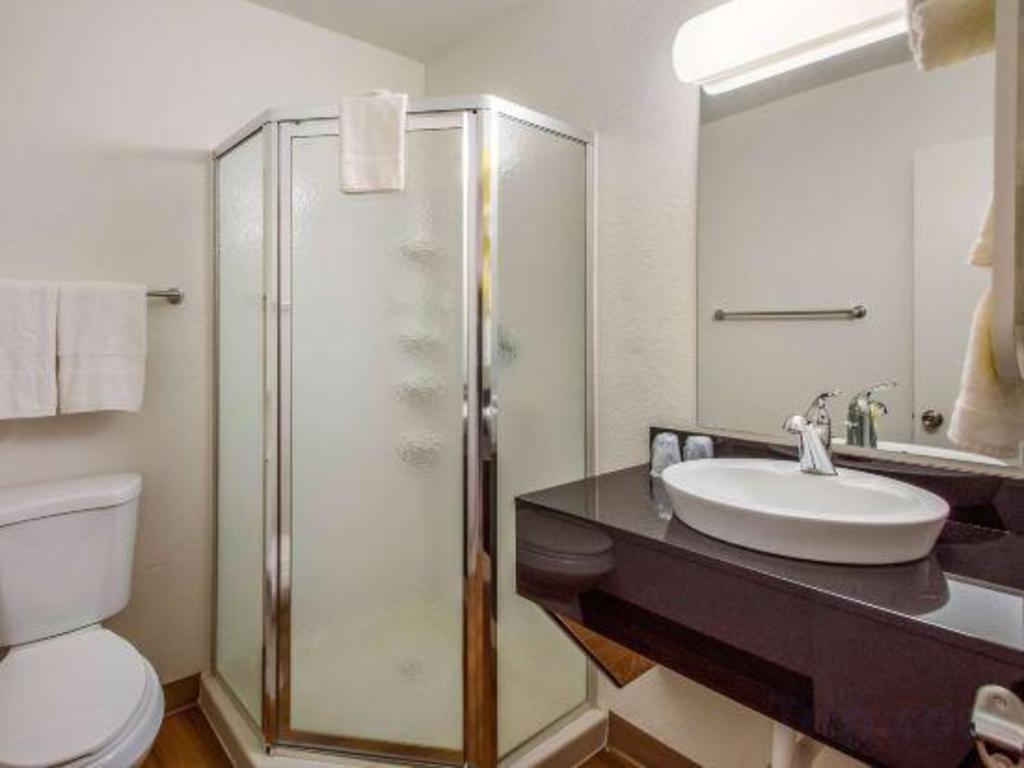 2 Full Beds - Micfridge, Smoking، Motel6 Youngtown, AZ - Phoenix - Sun City 4/4