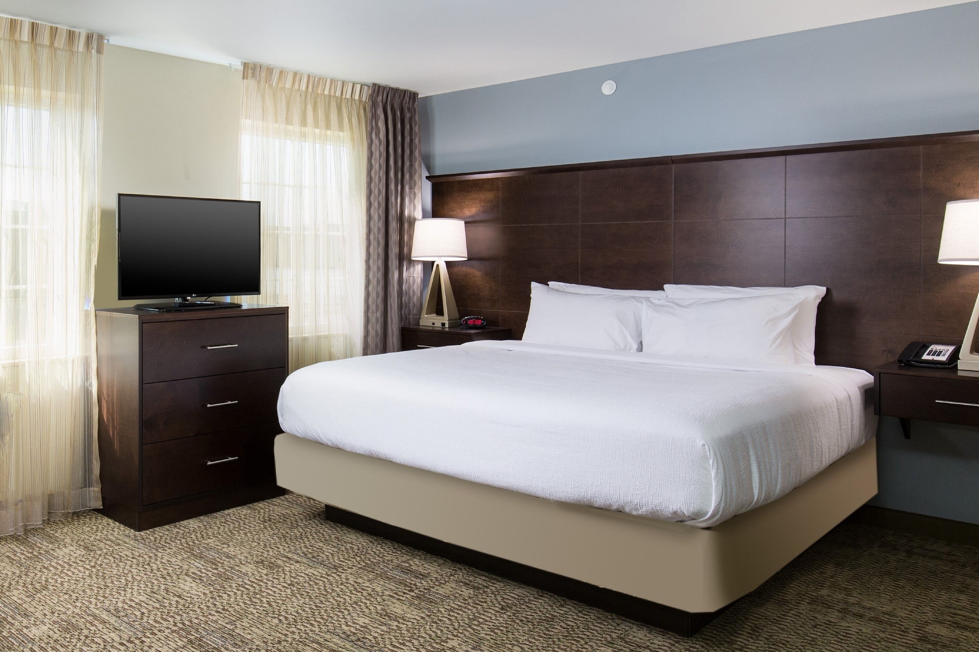 جناح بسرير كينج بغرفتي نوم بمطبخ لذوي الإعاقة