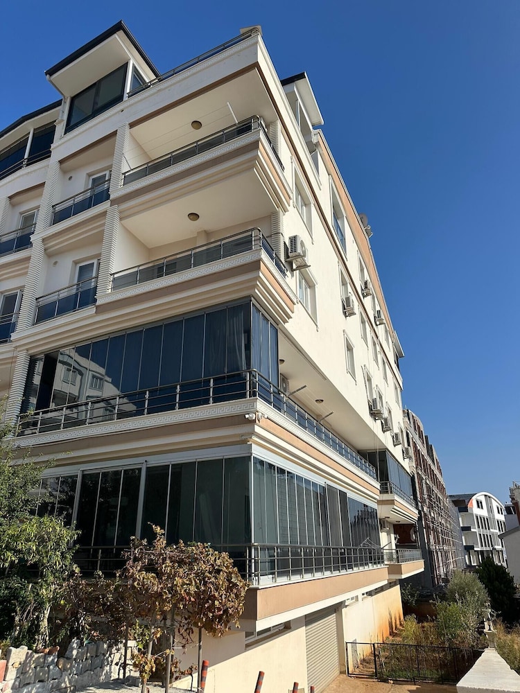Mavi Restaurant & Apartments 1 10/50