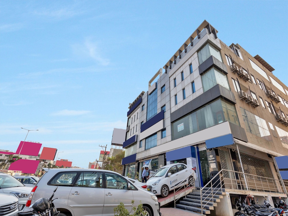 Oyo 12384 Hotel Serene Majestic 1/18