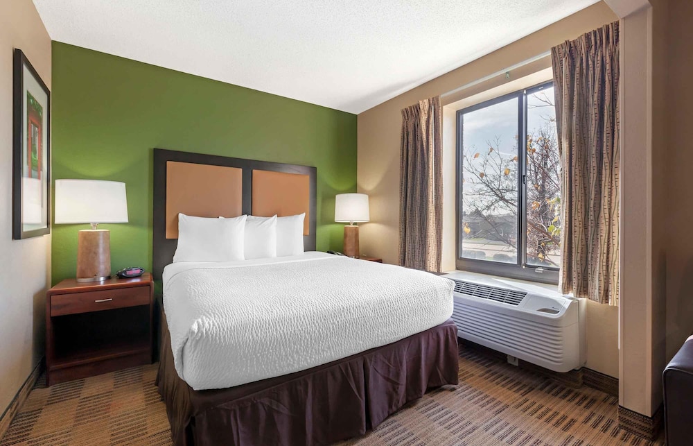 Extended Stay America - Rockford - State Street 25/54