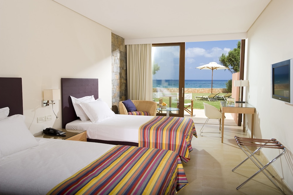 Kernos Beach Hotel and Bungalows 6/50
