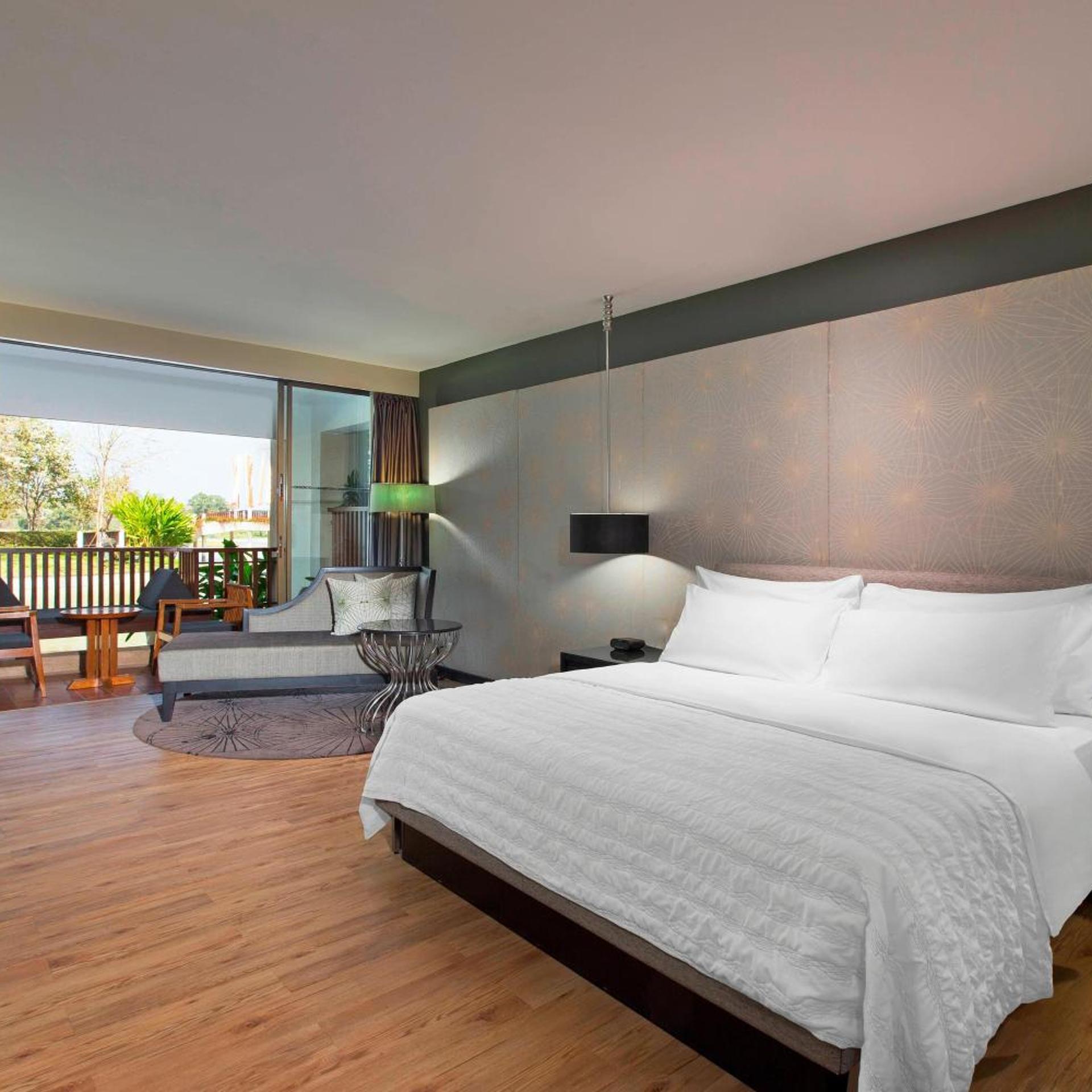 Guest Room, Deluxe, King Bed, Garden View, Balcony
