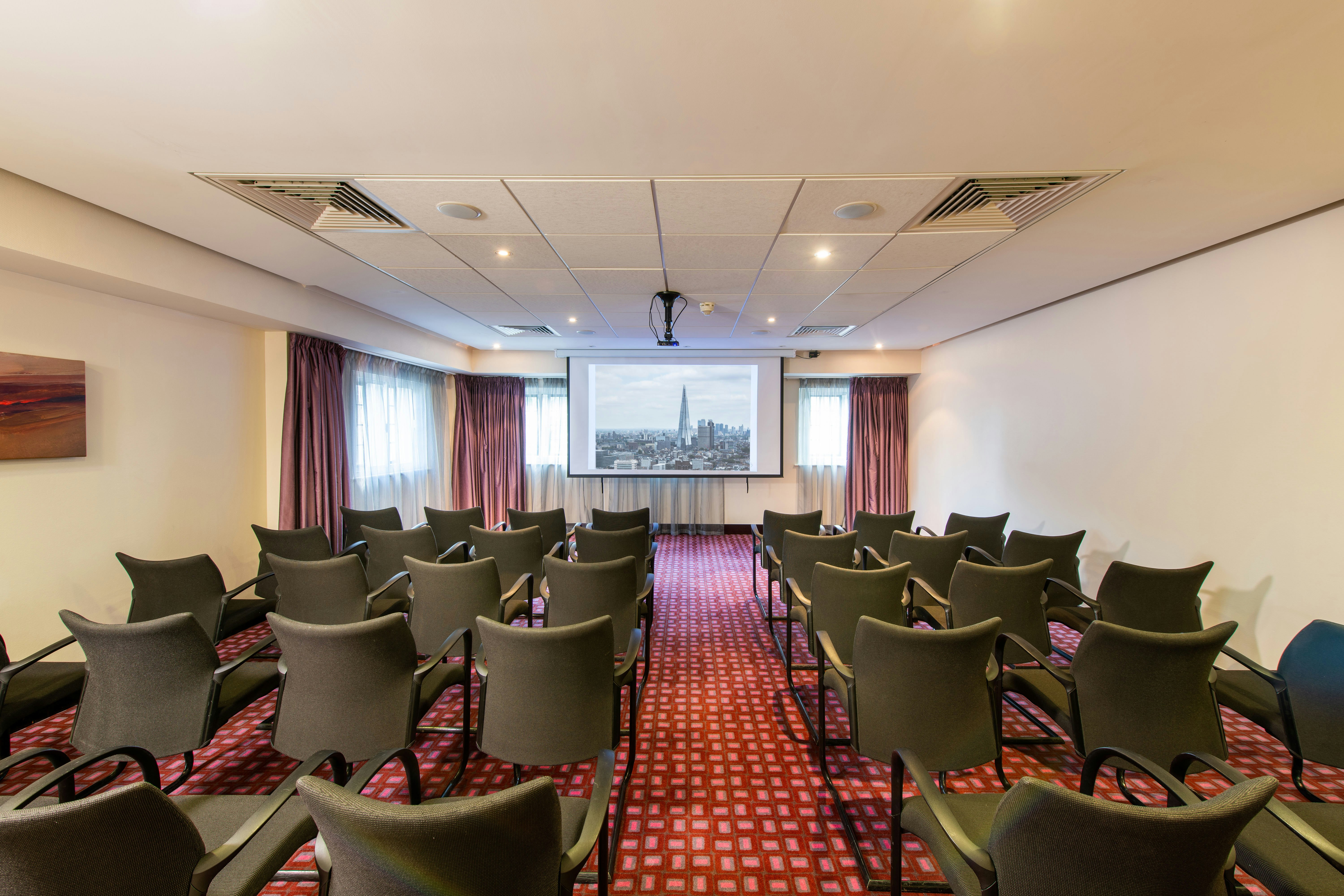 DOUBLETREE BY HILTON HOTEL LONDON HEATHROW AIRPORT 23/26