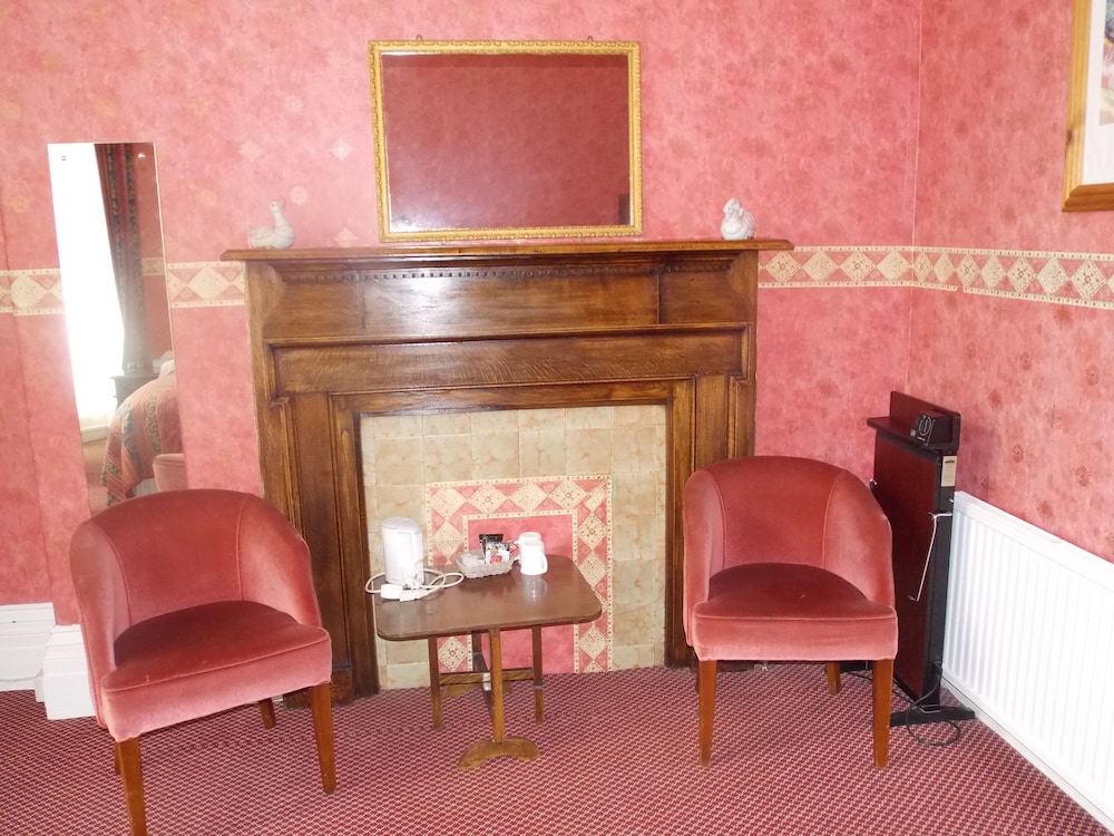 The Darnley Hotel 7/50