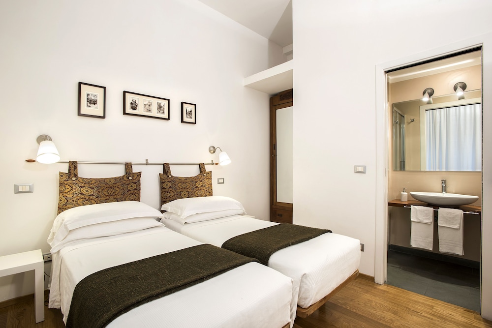 Arco Del Lauro Bed & Breakfast 6/25