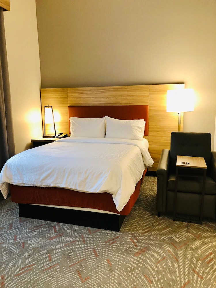Candlewood Suites Mount Pleasant 14/67
