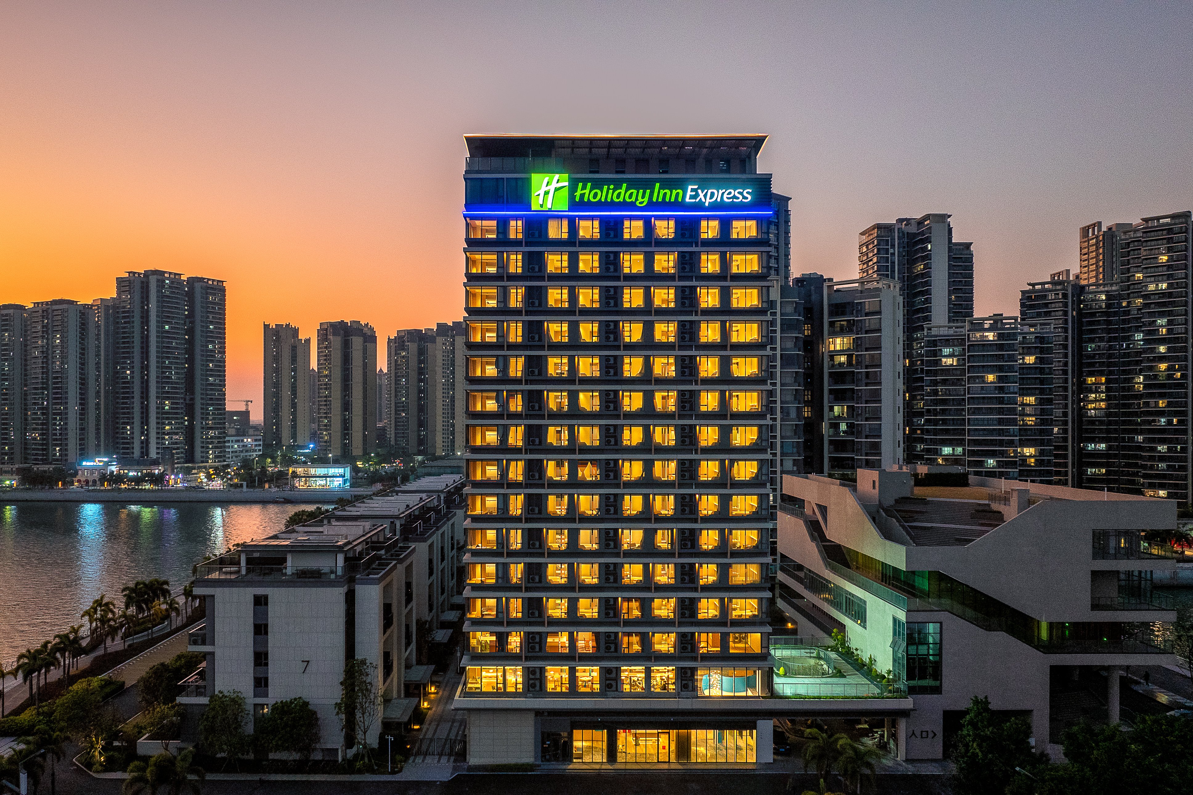 Holiday Inn Express Zhanjiang Coast 1/41
