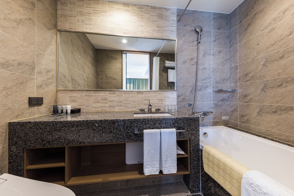 Stanford Hotel & Resort Tongyeong 56/57