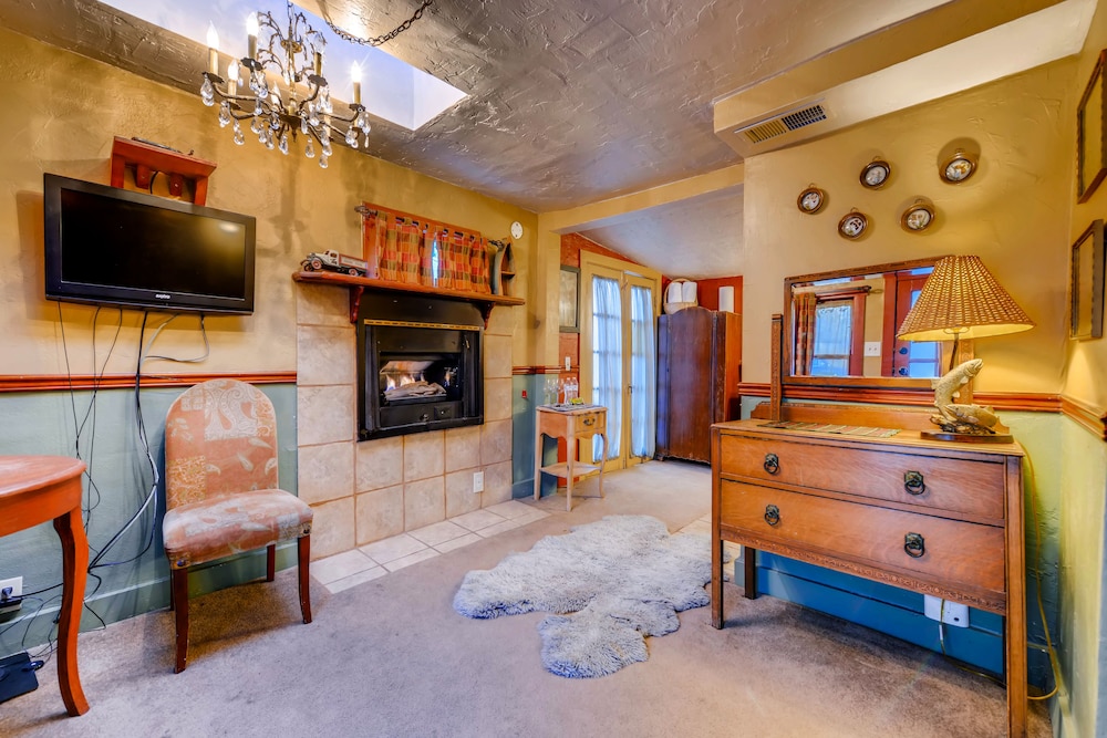 Cliff House Lodge Bed and Breakfast 50/72