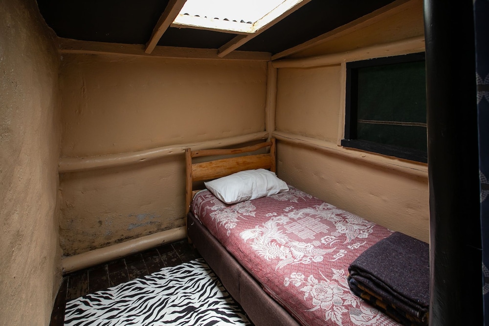 Punda Milias Camp Nakuru 15/50
