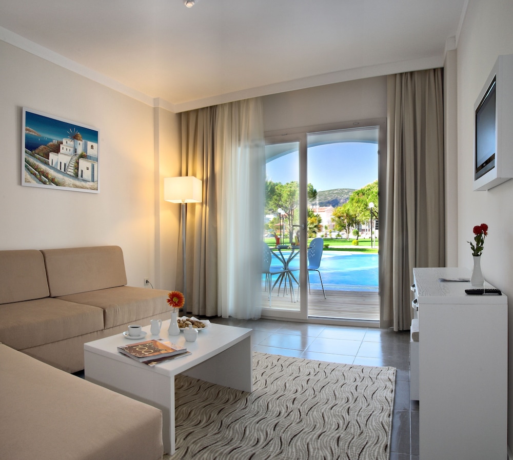 Batihan Beach Resort 54/76