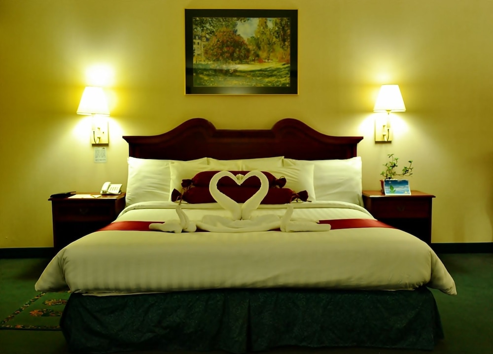 Days Hotel Batangas 18/36