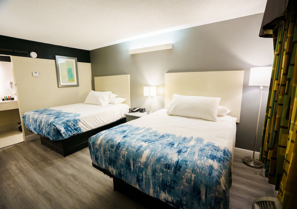 Lx Hotel A Travelodge By Wyndham 35/70