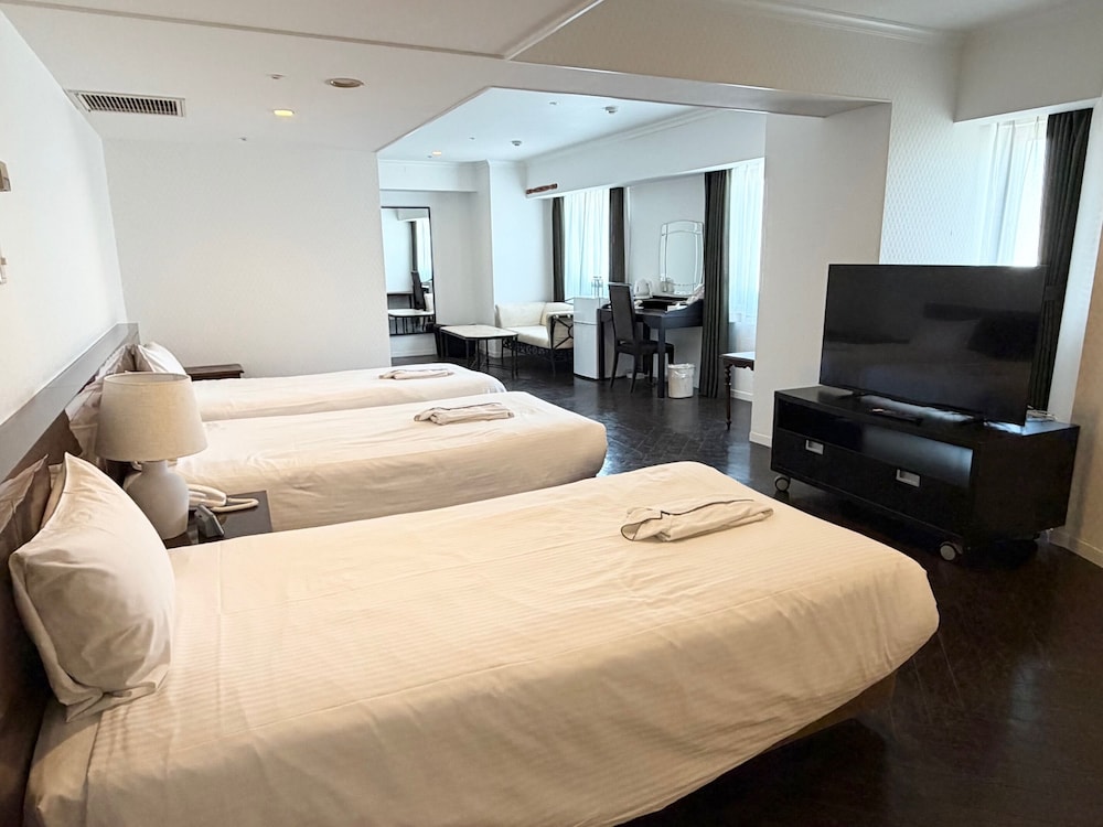 Shonan Kamakura Crystal Hotel 12/89