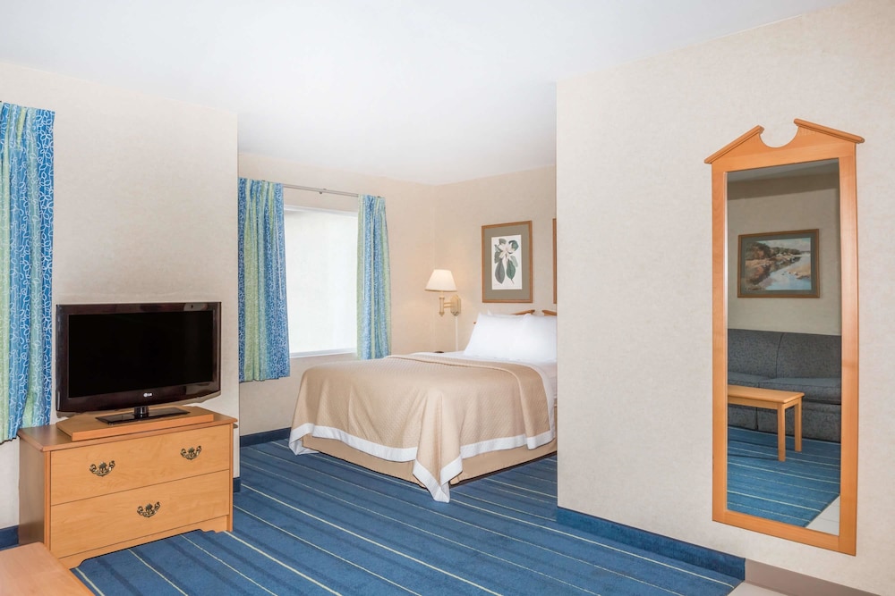 Days Inn & Suites By Wyndham Bridgeport - Clarksburg 7/42