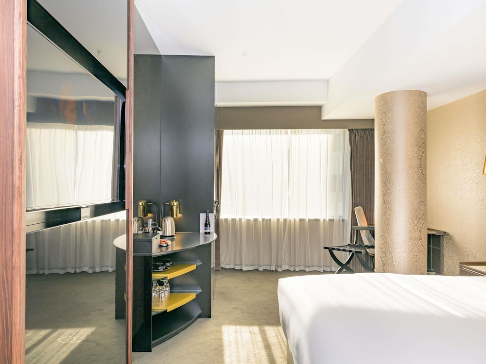 CLASSIC, QUEEN BED, ACCESSIBLE