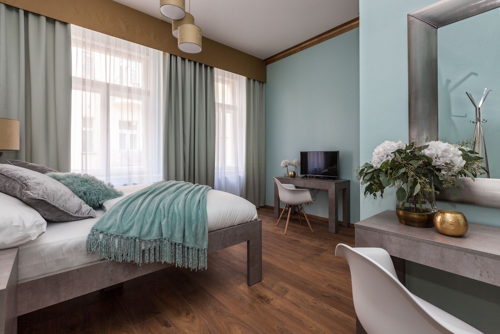 Gorgeous Prague Rooms 25/60