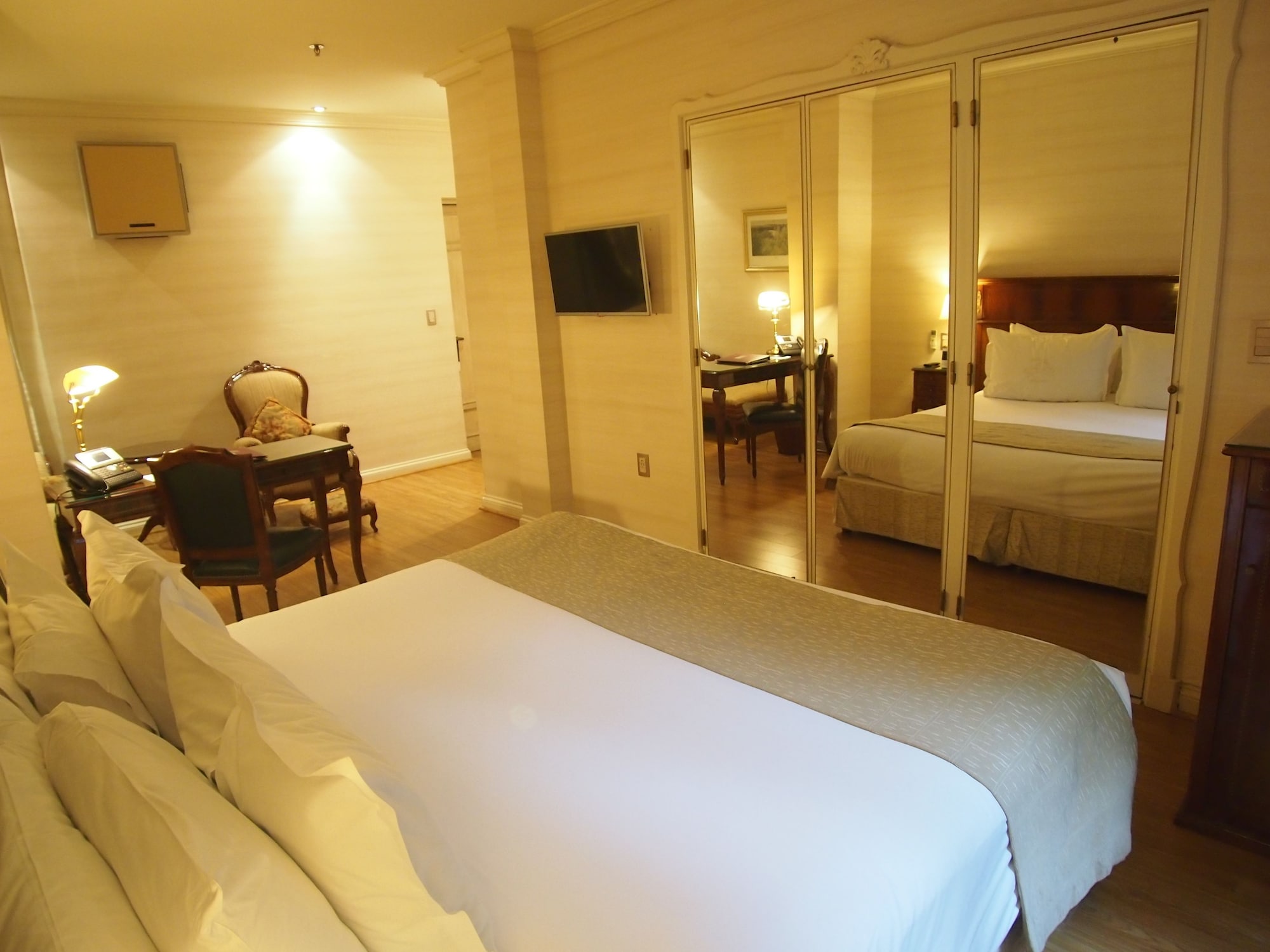 MELIA ROOM King or Twin