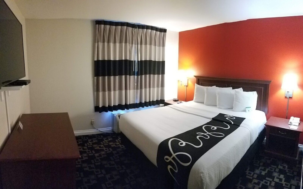 Ramada By Wyndham Oceanside 11/30