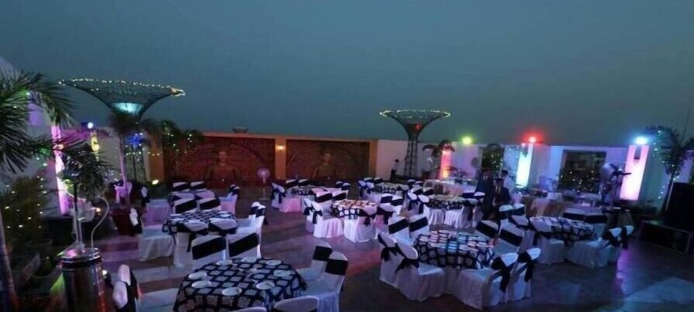 Gen X Casaya Inn Hotel Lucknow 19/20