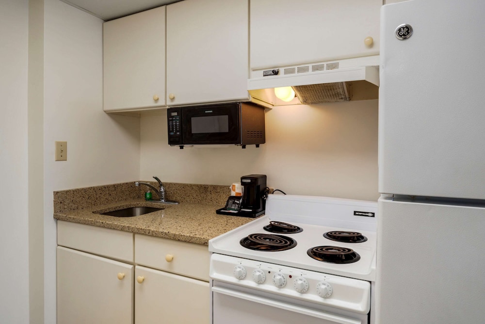Quality Inn & Suites Ocean City Fenwick 8/52