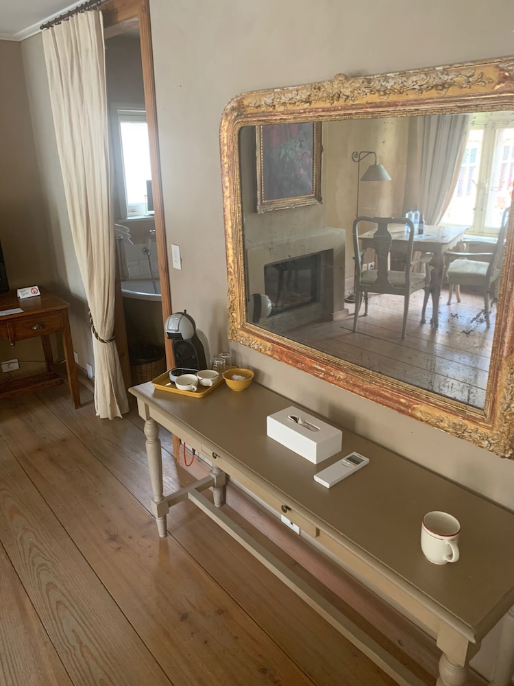 1669 Bed And Breakfast 28/50