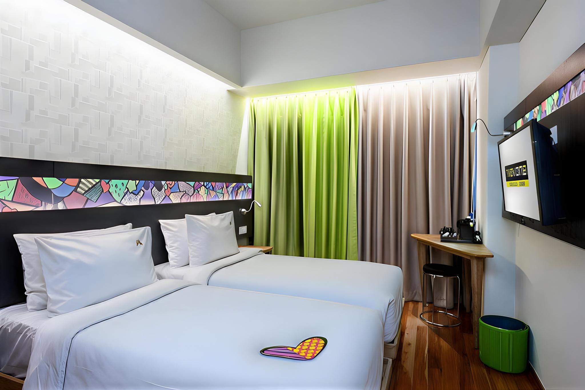 HAPPINESS, TWIN BEDS