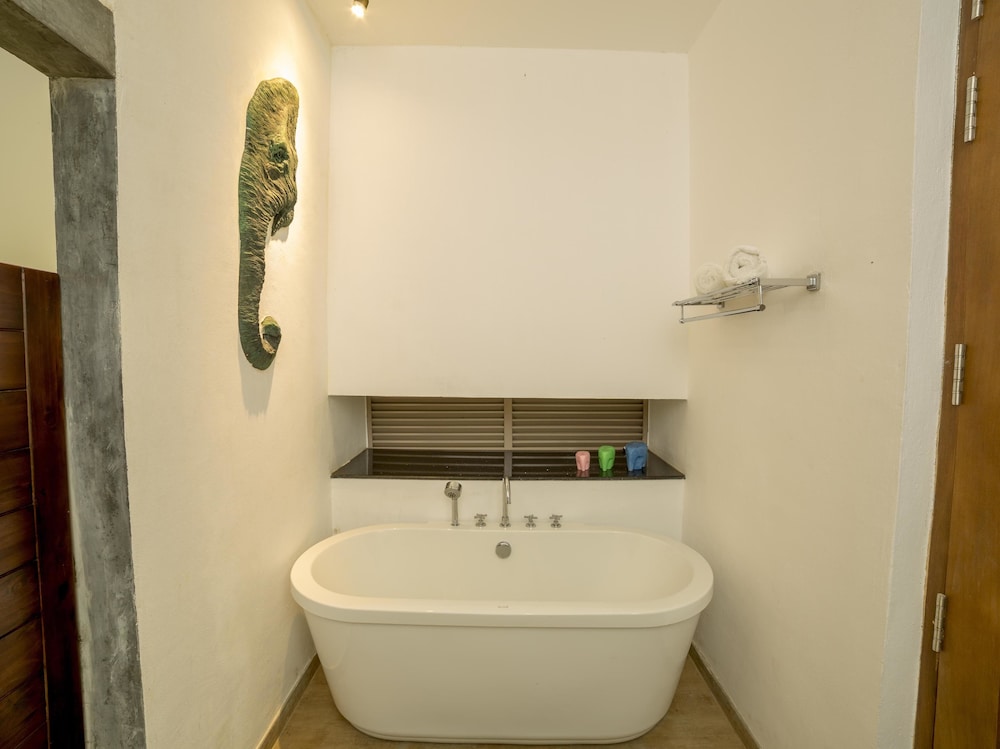 Aliya Resort And Spa 50/50