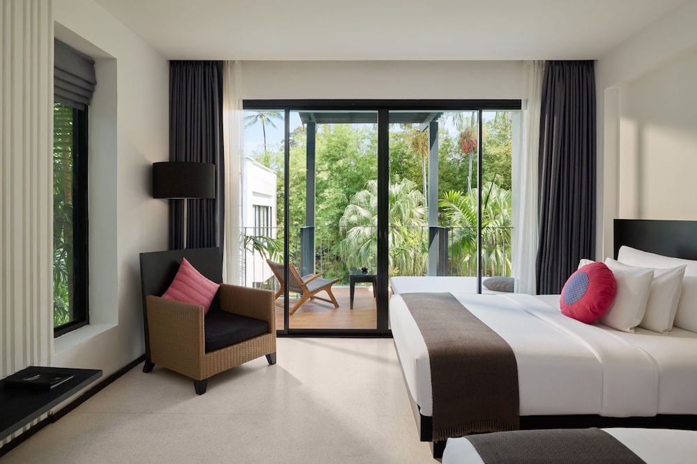 Chill, Deluxe, 2 Queen Beds